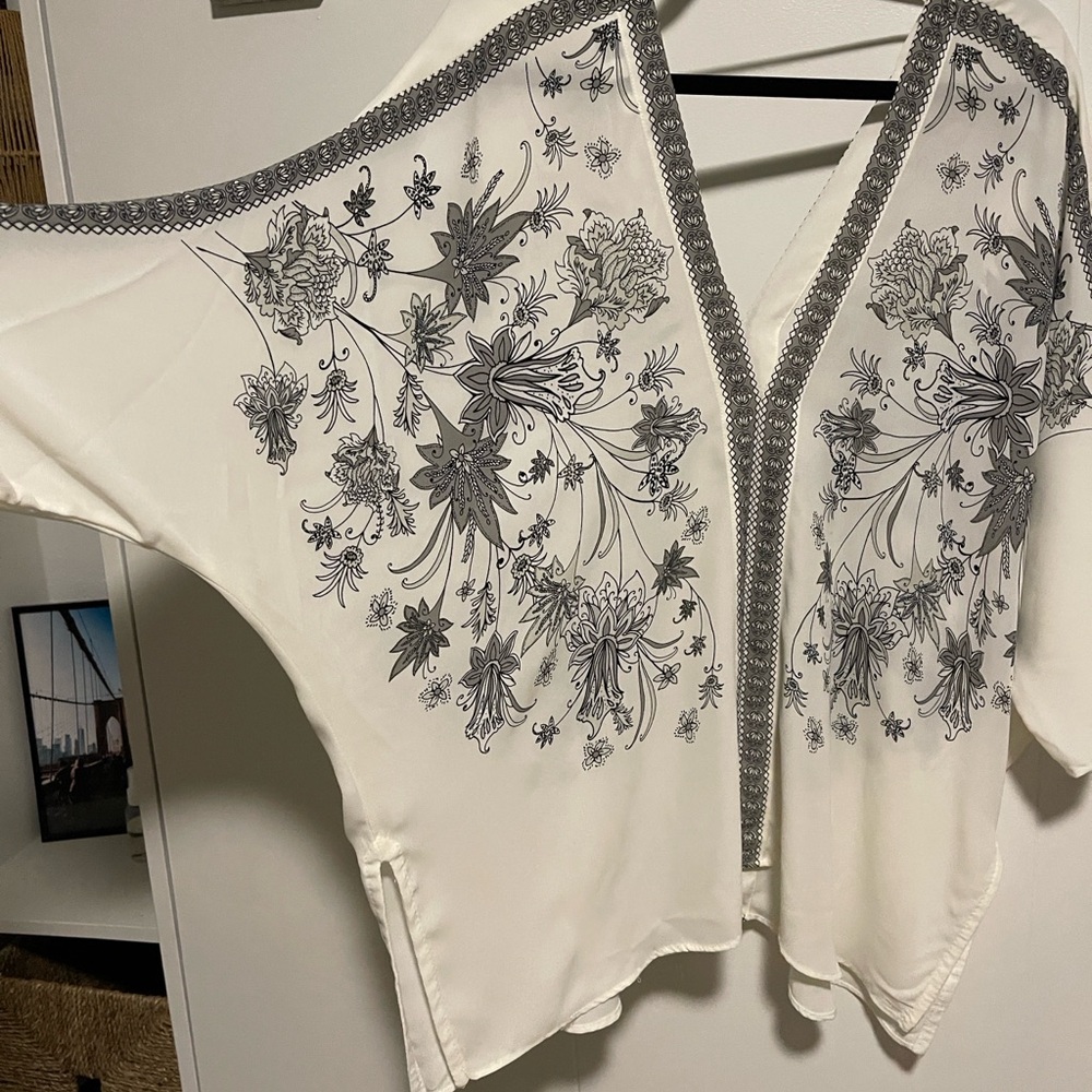 ROSE + OLIVE Women’s Off White/Black Floral Top SZ 1X